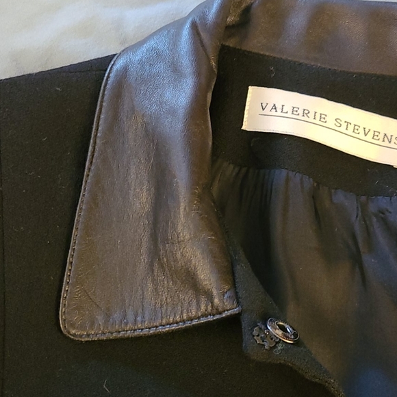 Black blazer jacket with snap closure - Picture 6 of 7